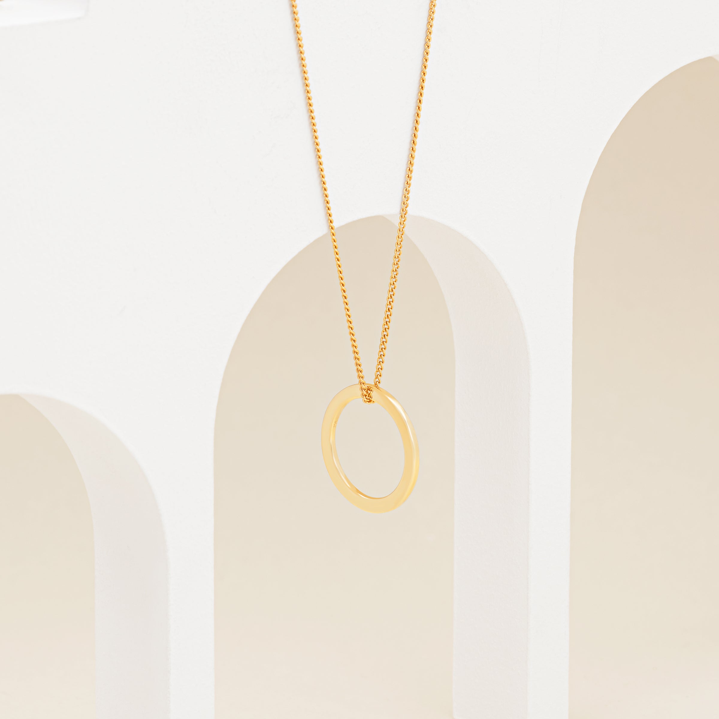 Plain gold hot sale circle pendant