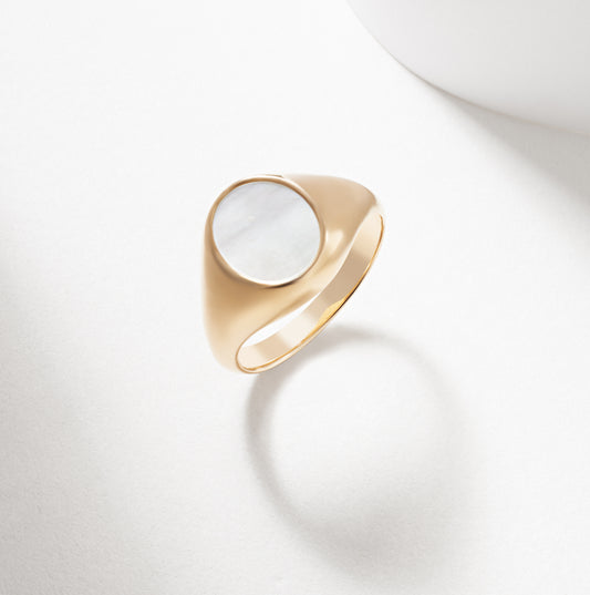 9K Yellow Gold Oval Mother Of Pearl Flat Top Dress Ring