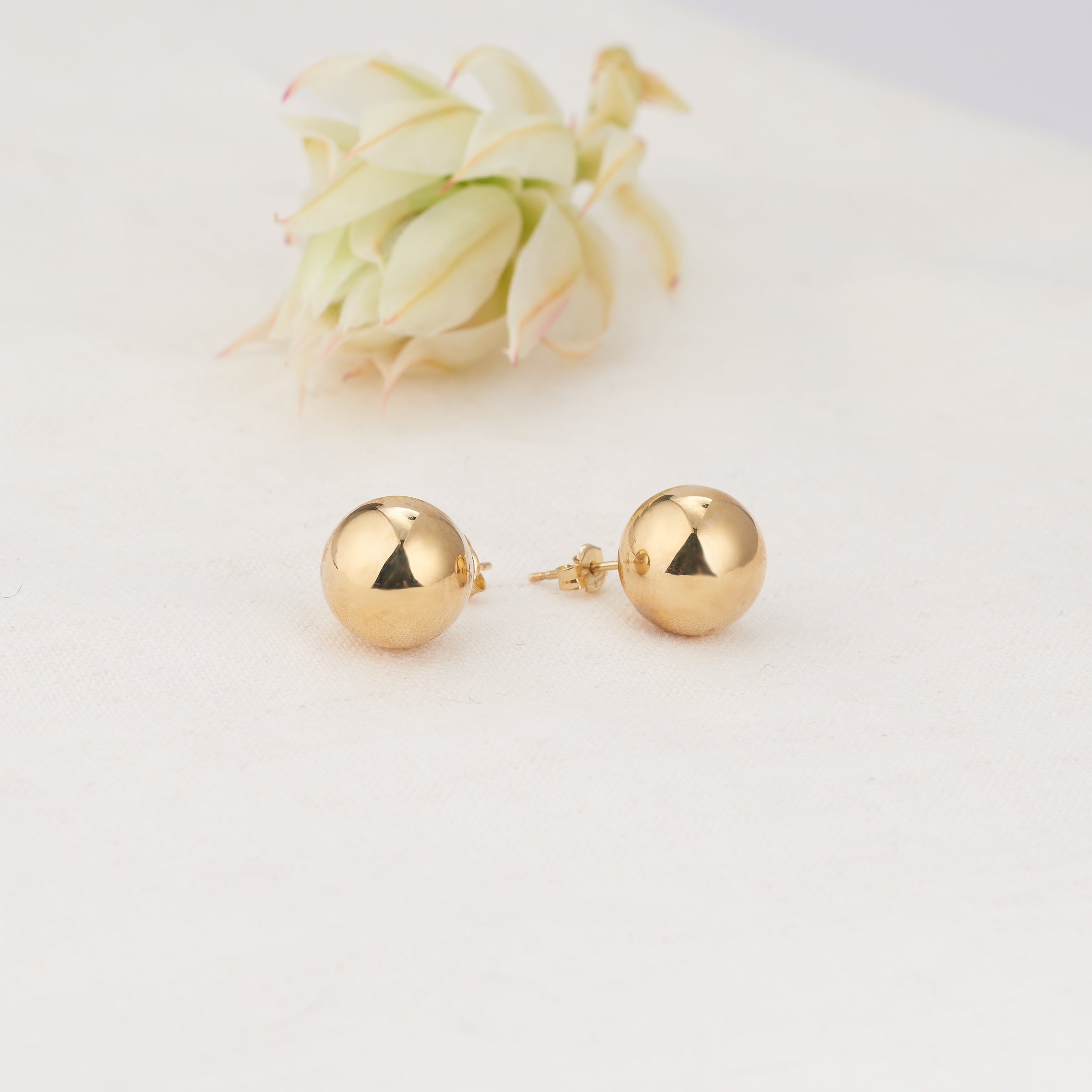 9ct Yellow Gold 4mm Ball Stud Earrings – Zamels