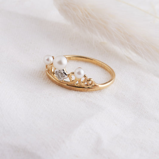 9K Yellow Gold Freshwater Pearl and Diamond Tiara Ring