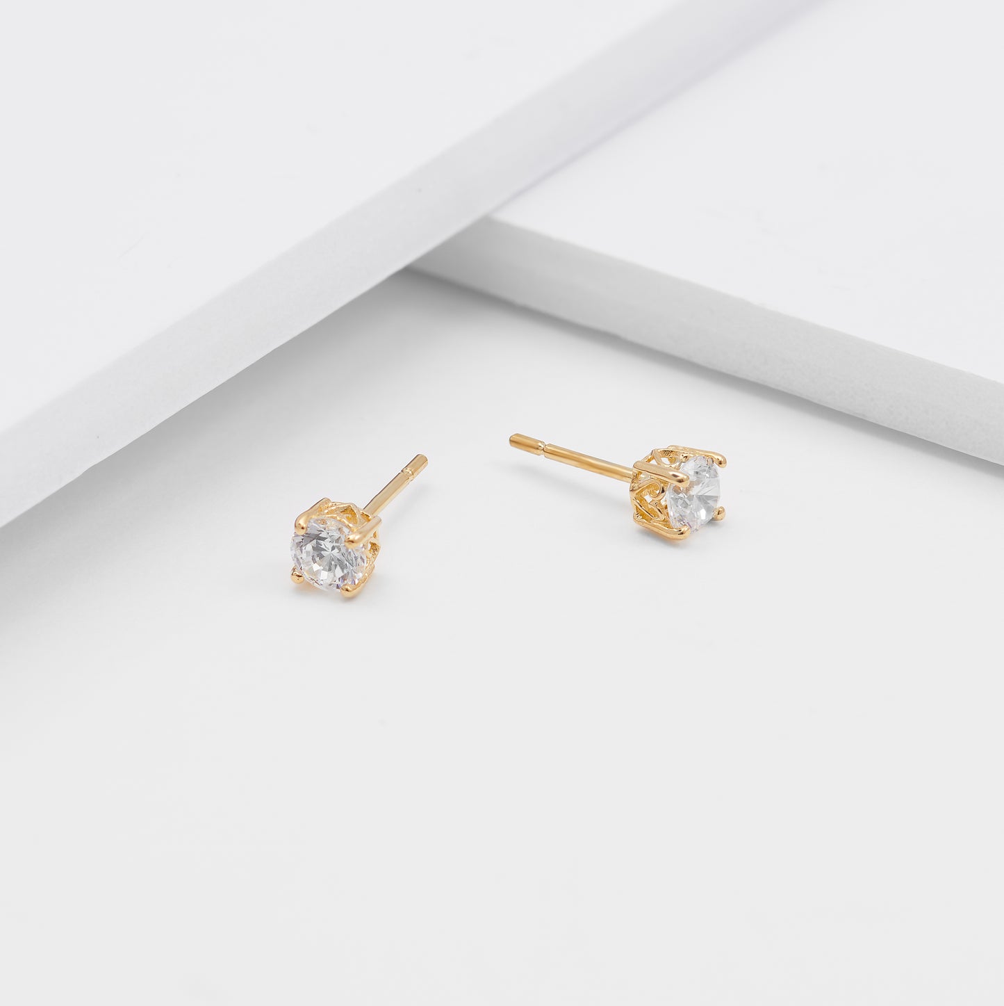 9K Yellow Gold Zirconia Stud Earrings 4mm